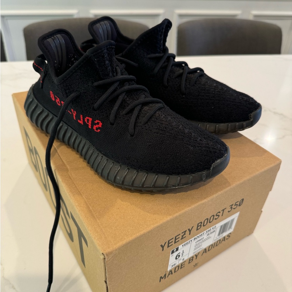 Yeezy Boost 350 sneakers. Hardly worn. Excellent condition. Black and red